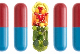 Les vitamines se retrouvent dans les fruits, les légumes… et puis en pharmacie! Source : http://www.corbisimages.com/